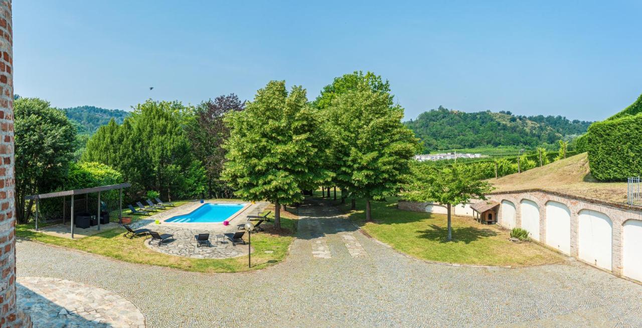 Villa Cornelia , Entire Villa With Private Pool Corneliano d'Alba エクステリア 写真