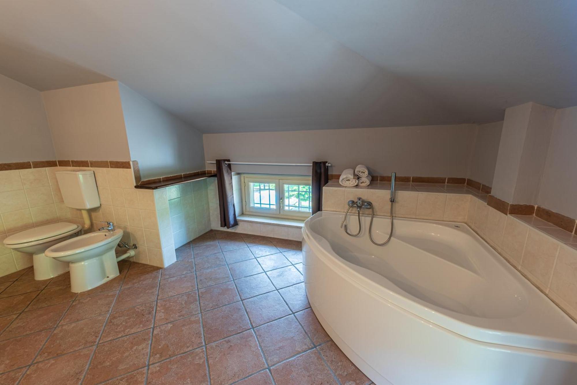 Villa Cornelia , Entire Villa With Private Pool Corneliano d'Alba エクステリア 写真