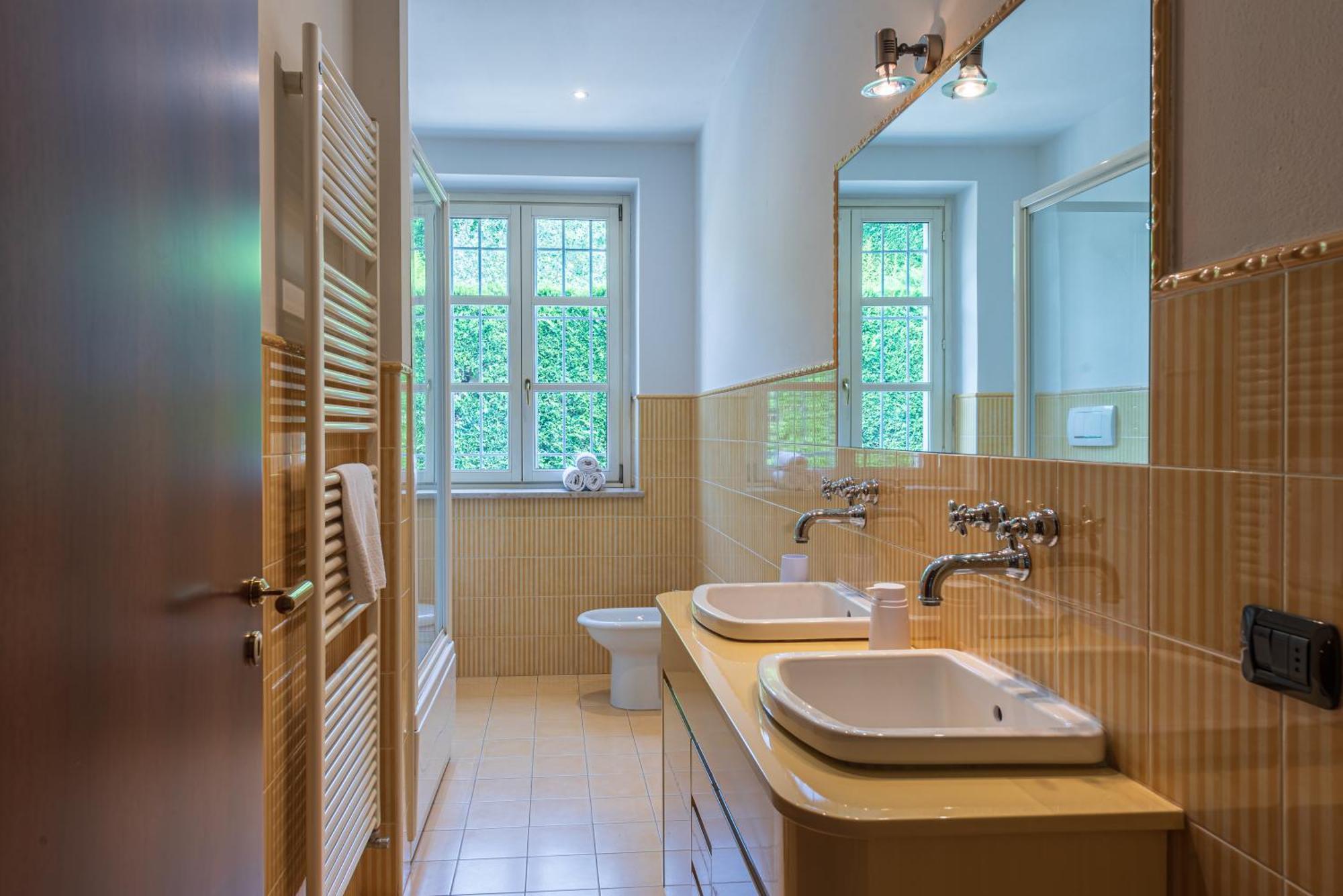 Villa Cornelia , Entire Villa With Private Pool Corneliano d'Alba エクステリア 写真